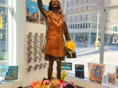 மேரி டைலர் மோர் (Mary Tyler Moore)